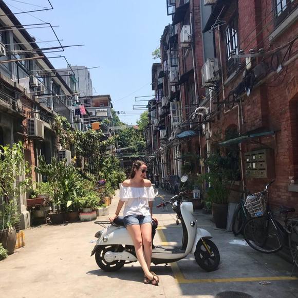 Meet your Posher, Katie - Picture 1 of 1